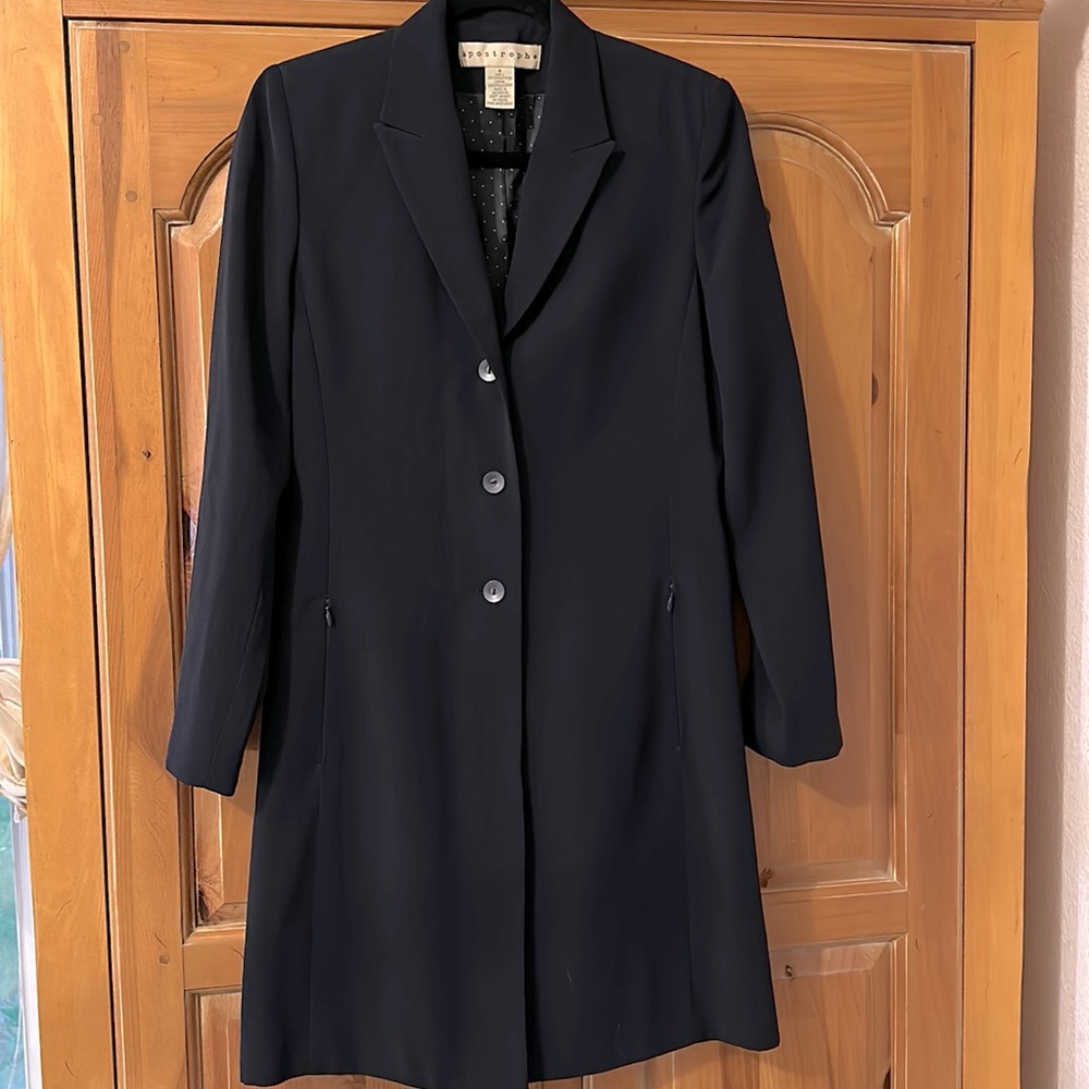 Apostrophe black coat with sm polka dot lining and 2 zip front pockets.